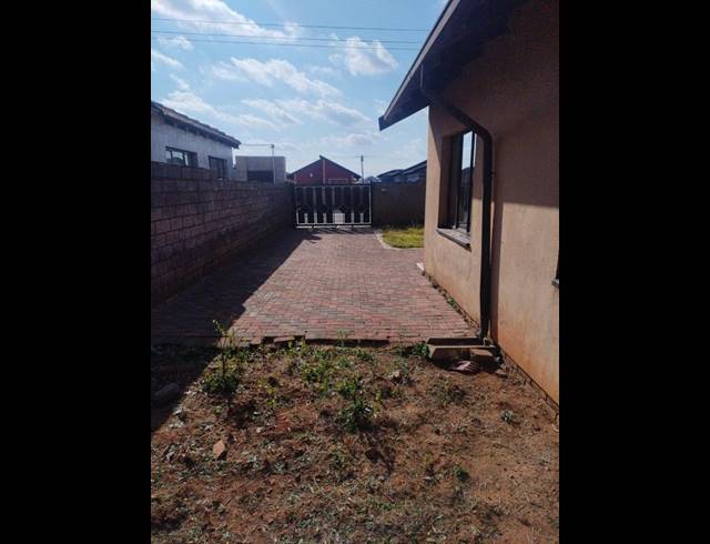 2 BEDROOM HOUSE FOR SALE IN PROTEA GLEN EXT